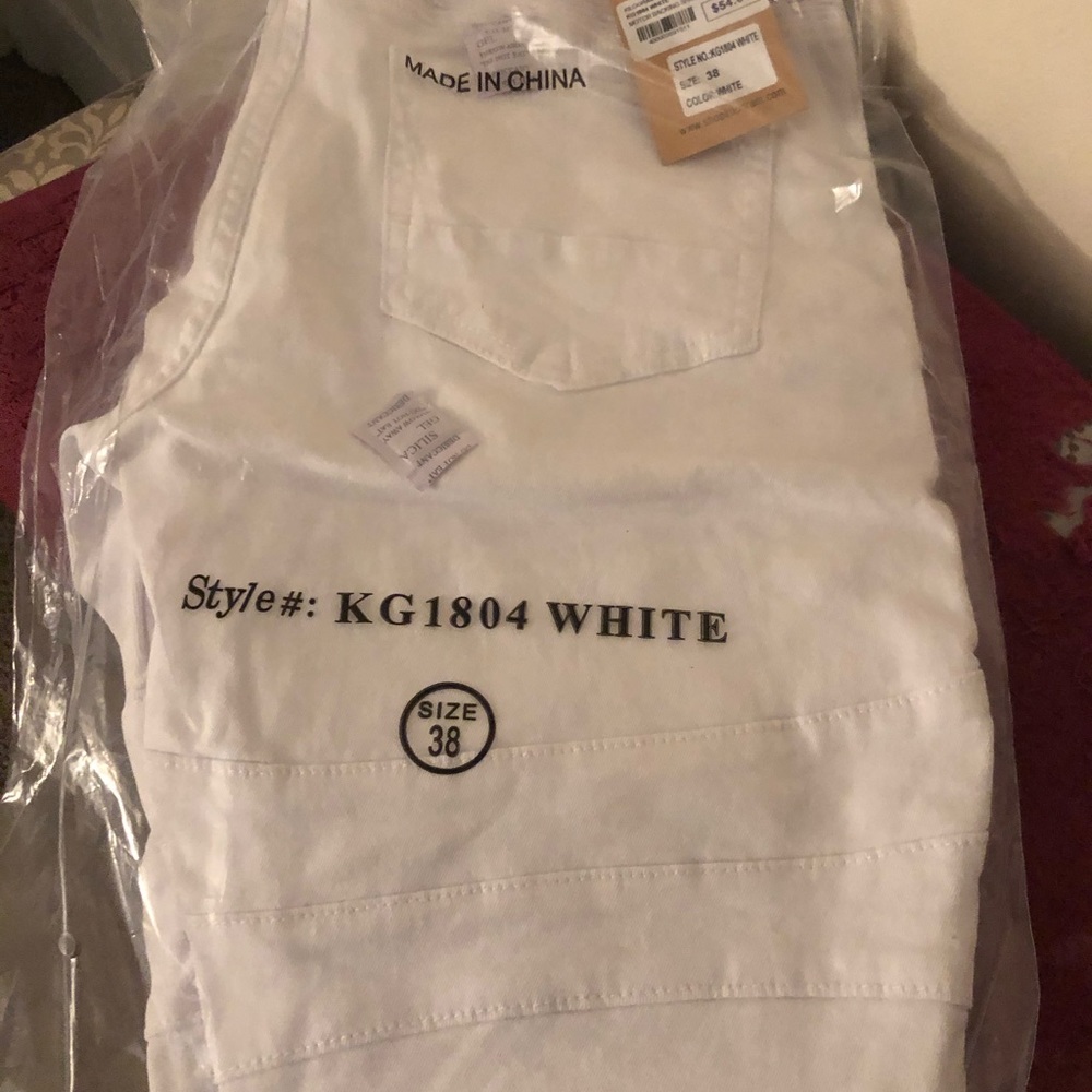 White fitted shorts
